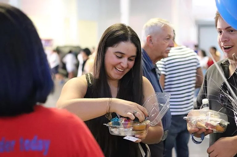 cake tasting - The Best Blue Velvet Cupcakes 